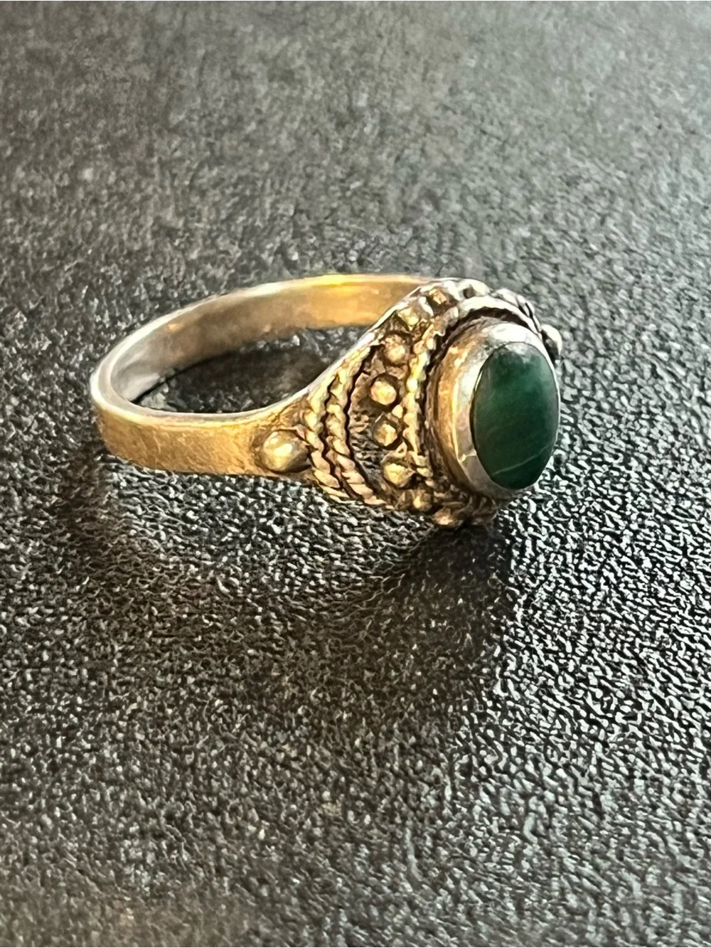 Sterling Silver Malachite Ring with beaded detail. Sz 6.